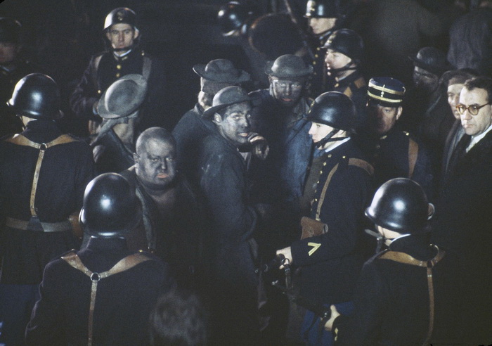 18555