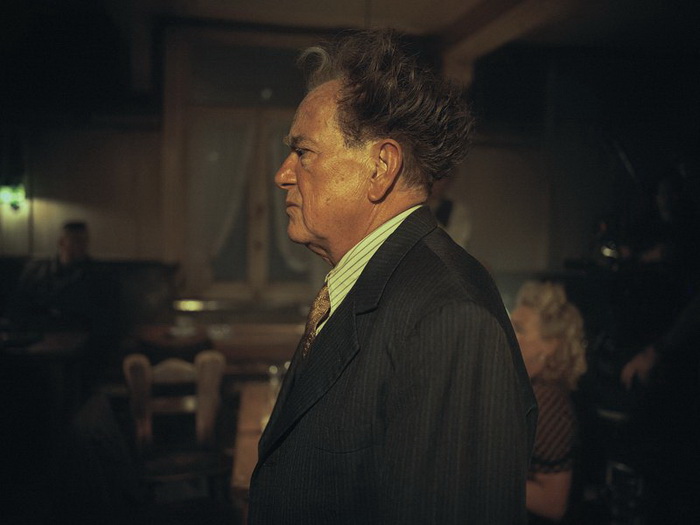 19067