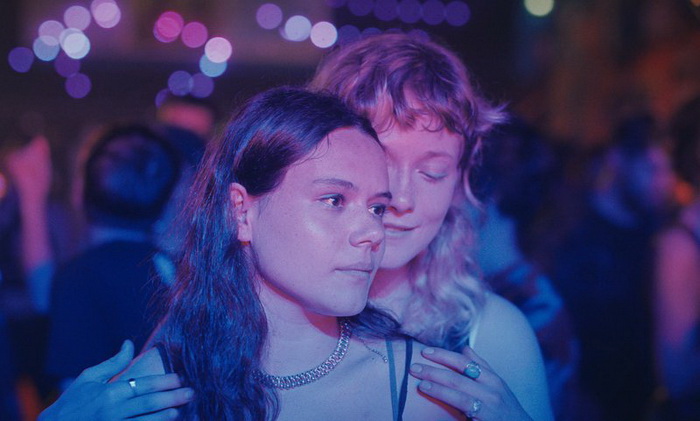 21978